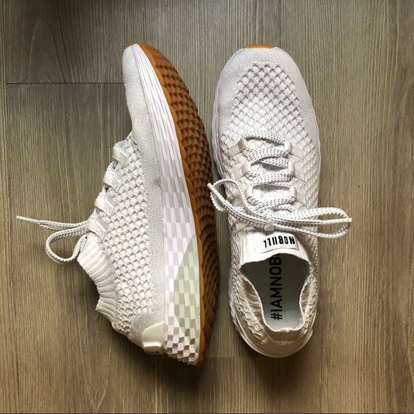 white runners mens